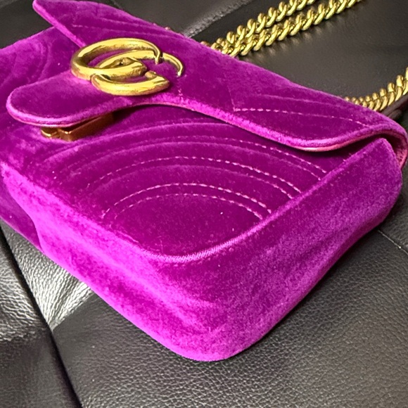 GUCCI Purple-Pinkish Velvet Gold Chain Shoulder/Crossbody Bag - Picture 7 of 16